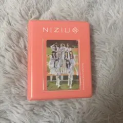 【匿名発送】NiziU マユカ　Showcaseショーケース　トレカ NiziU マユカ(匿名配送) - メルカリ