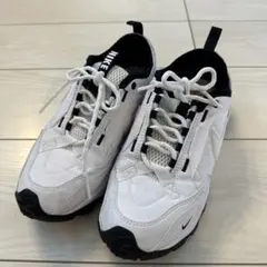 NIKE スニーカー ホワイト ブラック TC7900 DR7851-100のサムネイル