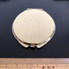 金色の円形両面ミラー　コンパクト
