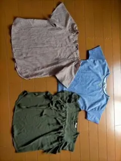 装飾付きブルー半袖Tシャツ Mサイズ