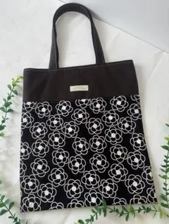 カメリア柄フラットバック　A4サイズも入ります　大きめバック