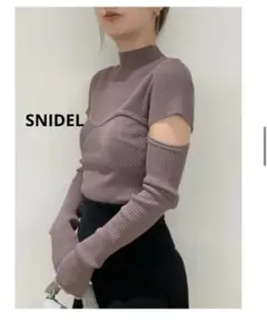 SNIDEL Sustainableアームスリットシンプルニットプルオーバー
