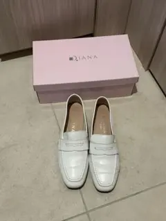 DIANA ホワイトローファー 23.5cm