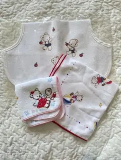 【新品】ファミリアお食事エプロン.ハンカチ.ガーゼセット