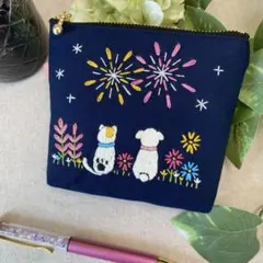 手刺繍　＊猫ちゃんとわんちゃんの花火大会　ハイビスカス　ハンドメイド　ポーチ 手刺繍 ＊猫ちゃんとわんちゃんの花火大会 ハイビスカス ハンドメイド