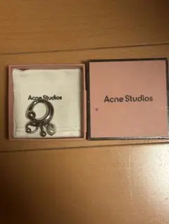 2025年最新】acneStudios ピアスの人気アイテム - メルカリ