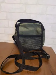 オリーブグリーン サコッシュ