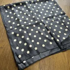 黒と白の水玉模様スカーフ