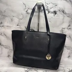 (美品)大人気、フルラ、リンダ、トートバッグ、大容量、A-4可、サフィアーノ、黒 美品)大人気、フルラ、リンダ、トートバッグ、大容量、A-4可