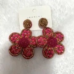 新品未使用 大ぶりフラワーピアス ピンク ビーズ 花ピアス