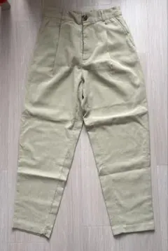 GU カジュアルパンツ グリーン