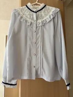 axes femme レース付きフリル襟シャツ