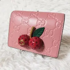 レア美品✨グッチ◇日本限定モデルコンパクト二つ折り財布　チェリーシマピンク