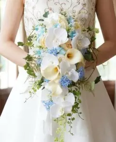 胡蝶蘭とカラーリリーのキャスケードブーケ　アーティフィシャルフラワーブートニア付