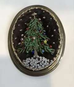 クリスマスツリー　ブローチ　プレゼント　北欧　ビーズ　刺繍　アンティーク調