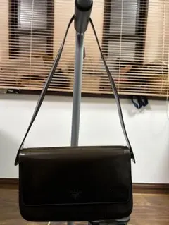 プラダ　ショルダーバッグ　エナメル