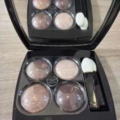 CHANELアイシャドウ　レ キャトル オンブル 226 ティセ リボリ