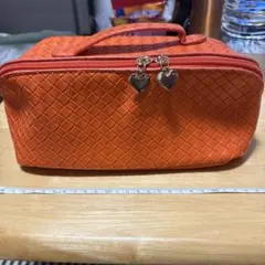 オレンジ 編み込みポーチ ハートジッパー化粧品収納にピッタリ。
