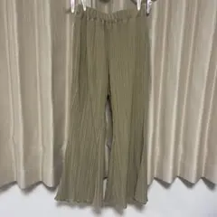 プリーツパンツ