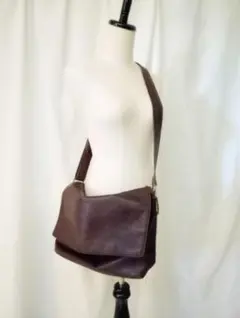 焦茶　ショルダーバッグ　大容量　通勤　日常使い　斜めがけ　ダークブラウン