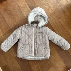 薄いベージュ　キルティングジャケット ボアフード付き