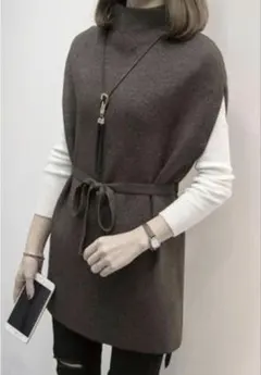 ☆ハイネック　サイドスリット入りベスト☆