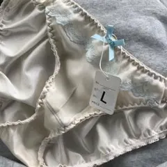 必ずプロフィール拝見　光沢　レース付きクリーム色ショーツ Lサイズ