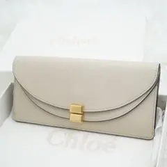 新品未使用　箱付き　Chloe クロエ　折り財布　三つ折り　ロゴグラム　イエロー クロエ 24年新春レザーグッズ、ラッキーカラー“イエロー”の