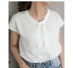 リボン付きホワイトシャツ 半袖　L