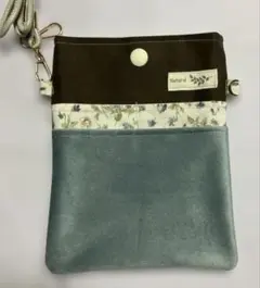 サコッシュ　オーガナイザー　スマホショルダー