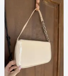 bershkaショルダーバッグ ベージュのサムネイル