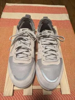 NIKE C1TY スニーカー グレーのサムネイル