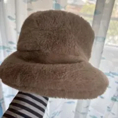 ベージュ ファーバケットハット