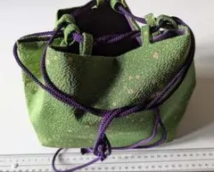 巾着バッグ和風　 緑と金の模様