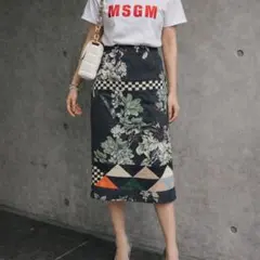 MSGM タイトスカート 総柄 ネイビー 42 レディース 古着　個性的