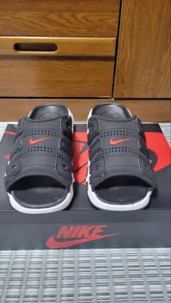 Nikeエアモアアップテンポスライド ブラック×ホワイト