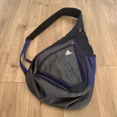 adidas ワンショルダー スリングバッグ