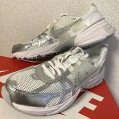 新品 ナイキ ウィメンズ V2K ラン メタリックシルバー ホワイト 27.0