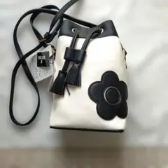 新品 MARY QUANT デイジー巾着ショルダーバッグ バイカラー - メルカリ