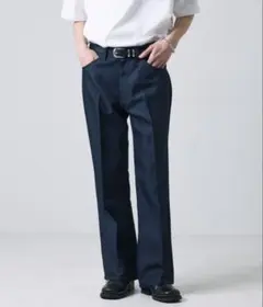 フリークスストア　スリムフィット セミフレアパンツ　Mサイズ　ネイビーのサムネイル