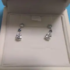 4℃ ピアス ドロップ型ストーン