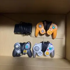 明*赤様 ゲームキューブ コントローラー 3個+接続タップセット