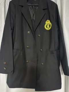 黒いダブルブレストブレザー