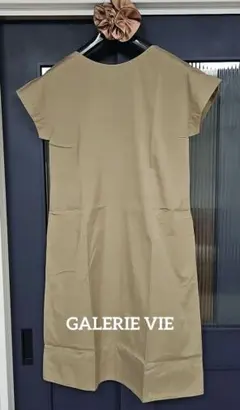 GALERIE VIE_半袖膝丈ワンピース_ベージュのサムネイル