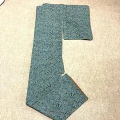 青緑色 蝶模様 小紋着物　身幅ゆったり