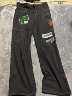 刺繍パッチ付きダークグレーLデニム