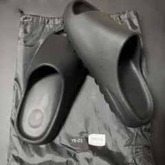 yeezy YS-01のサムネイル