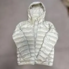 ユニクロ　ウルトラライトダウン　パーカー