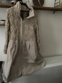 ヒロコビス　刺繍デザイン ベージュ ロングコート