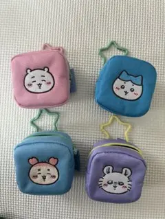 カラビナつき刺繍スクエアミニポーチ ちいかわ ハチワレ モモンガ カニちゃん